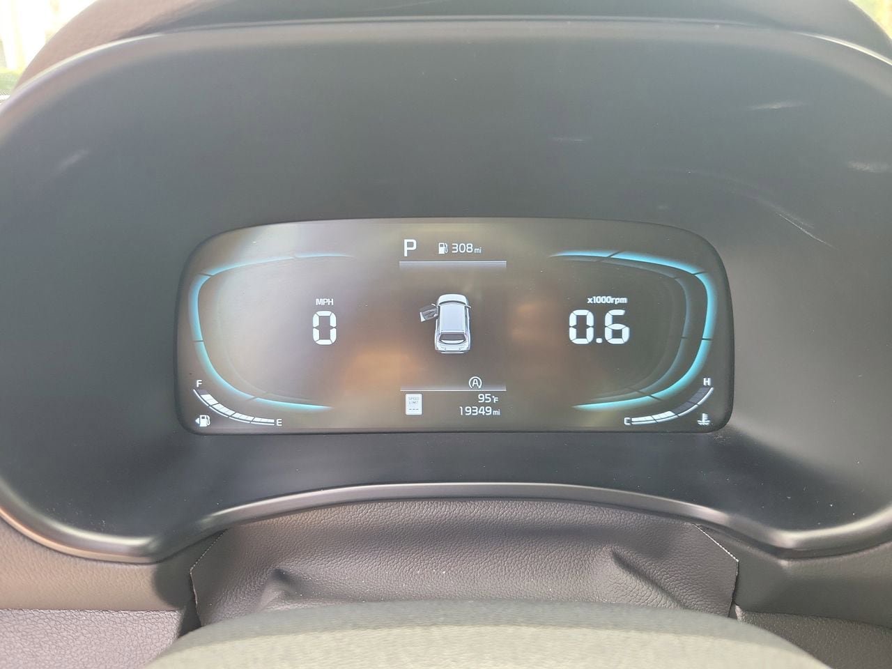 Used 2025 Kia Soul LX w/ LX Technology Package FWD image 20