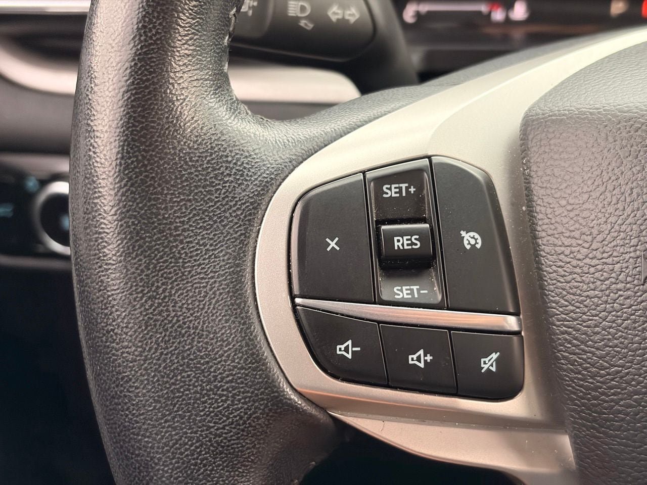 Used 2023 Ford Explorer XLT w/ Equipment Group 202A RWD image 27