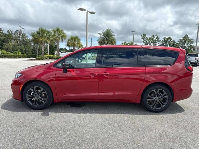New 2026 Chrysler Pacifica Select image 6
