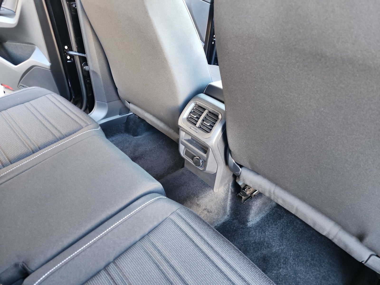 Used 2023 Volkswagen Tiguan S image 32