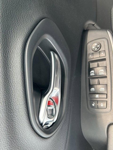 Used 2019 Jeep Cherokee Latitude Plus w/ Cold Weather Group image 9