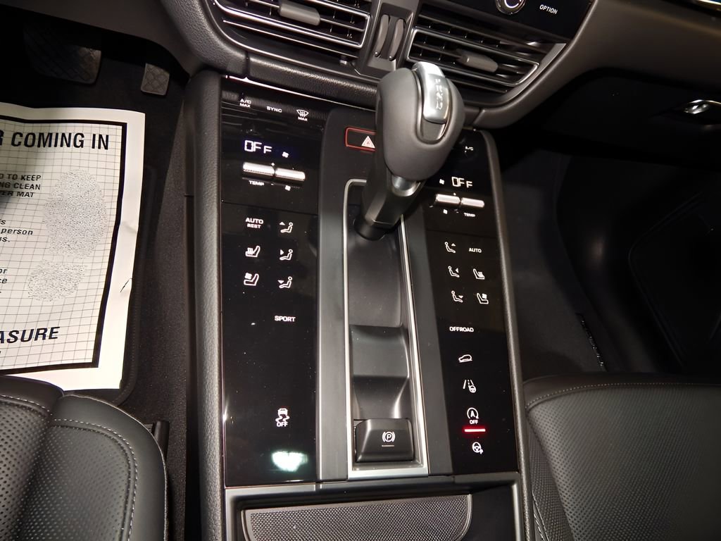 Used 2022 Porsche Macan image 21