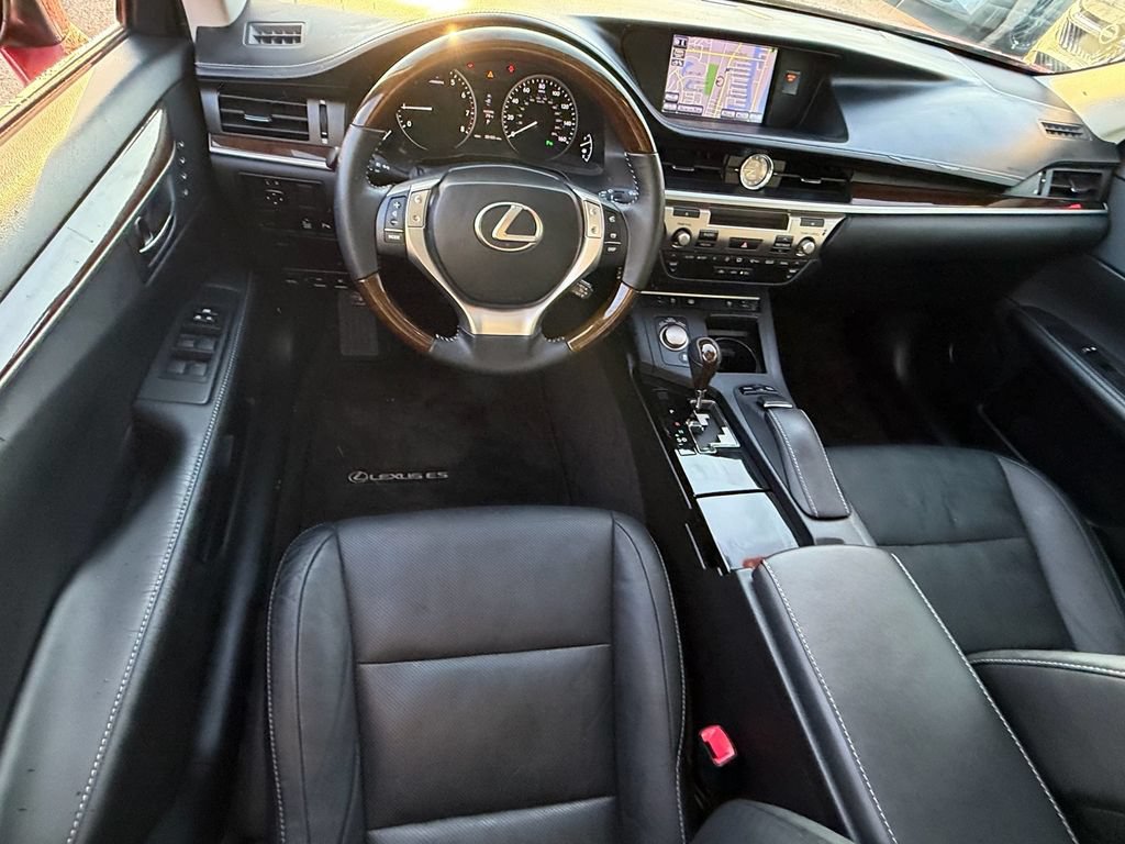 Used 2014 Lexus ES 350 w/ Luxury Package FWD image 13