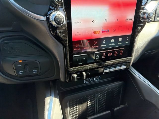New 2026 RAM 3500 Laramie AWD/4WD image 24