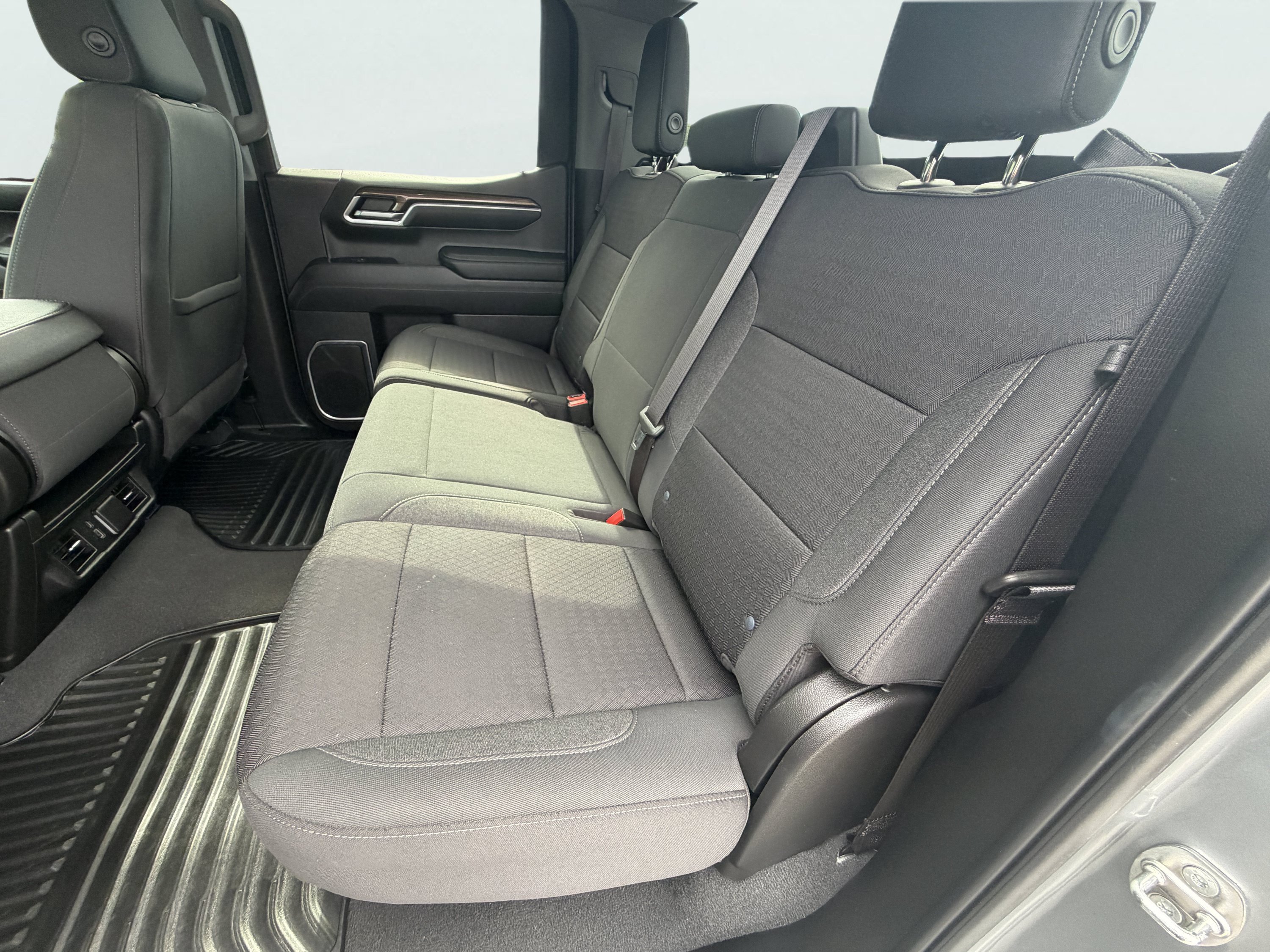 Used 2023 Chevrolet Silverado 1500 LT AWD/4WD image 19
