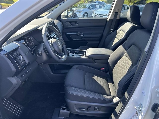 Used 2025 Nissan Pathfinder SV image 22