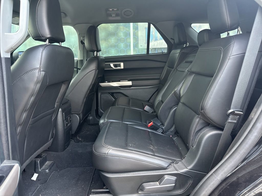 Used 2024 Ford Explorer XLT w/ Equipment Group 202A RWD image 9