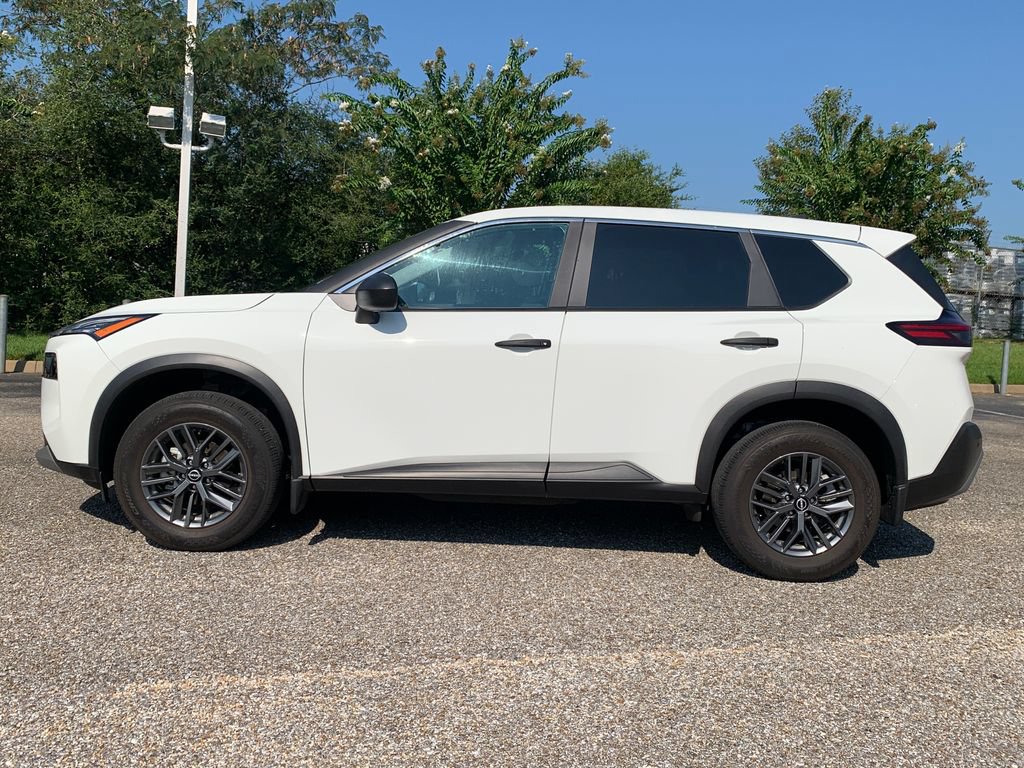 Used 2023 Nissan Rogue SV w/ SV Premium B Package FWD image 5