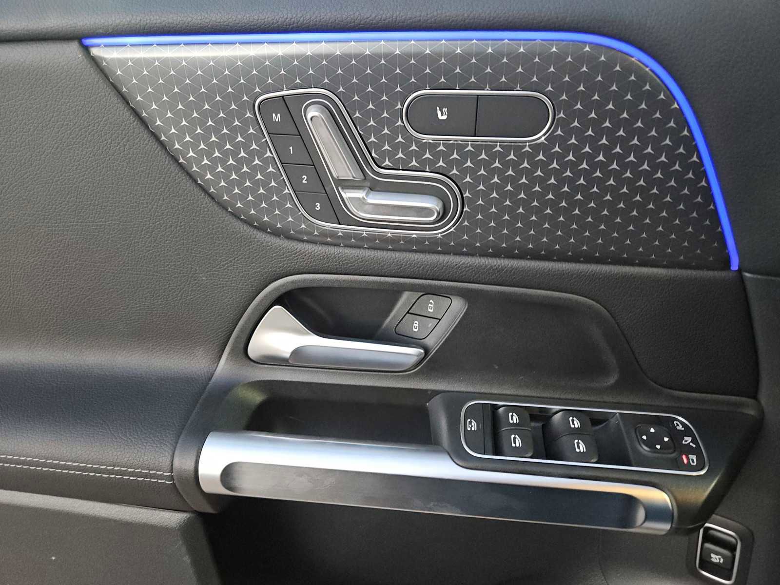 Used 2025 Mercedes-Benz GLB 250 image 21