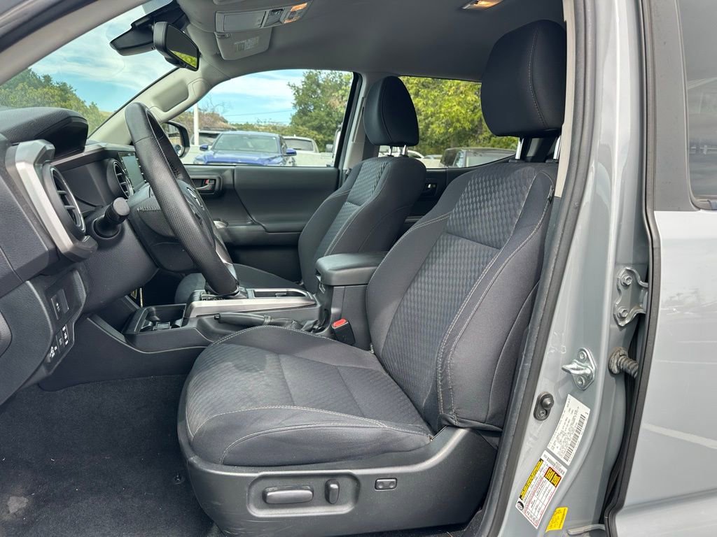 Used 2021 Toyota Tacoma SR5 w/ Trail Edition image 11