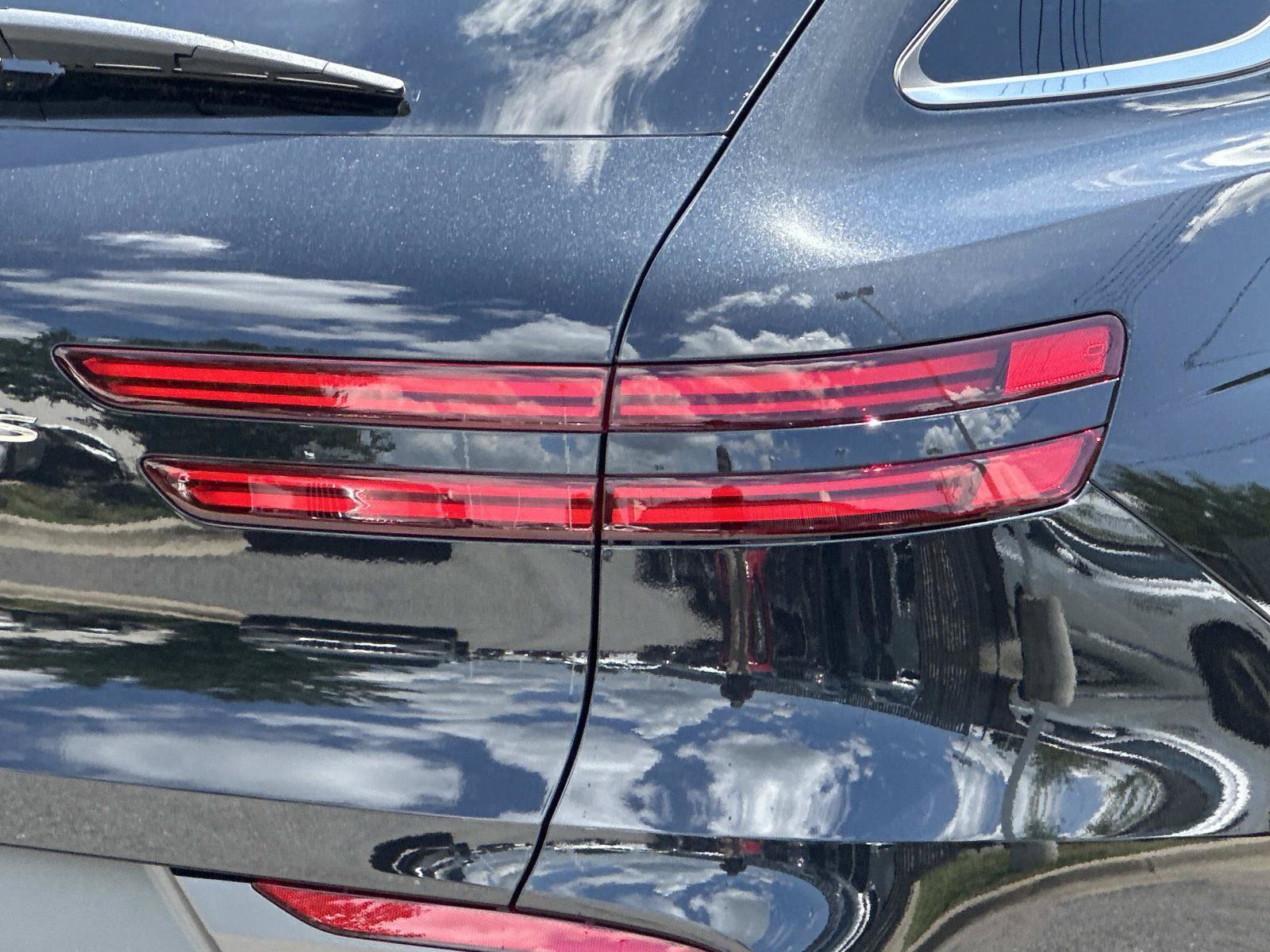 New 2027 Genesis GV70 2.5T Select AWD/4WD image 9