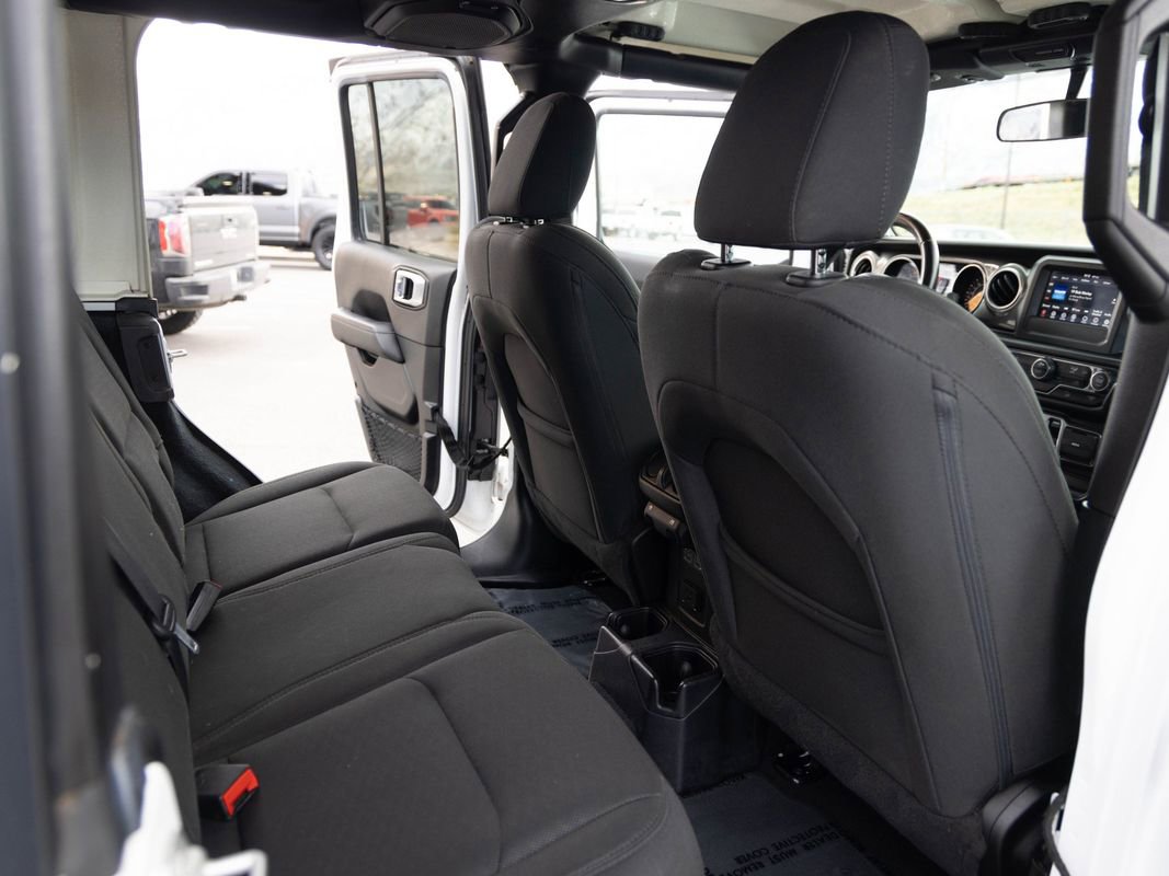 Used 2019 Jeep Wrangler Unlimited Sahara AWD/4WD image 17