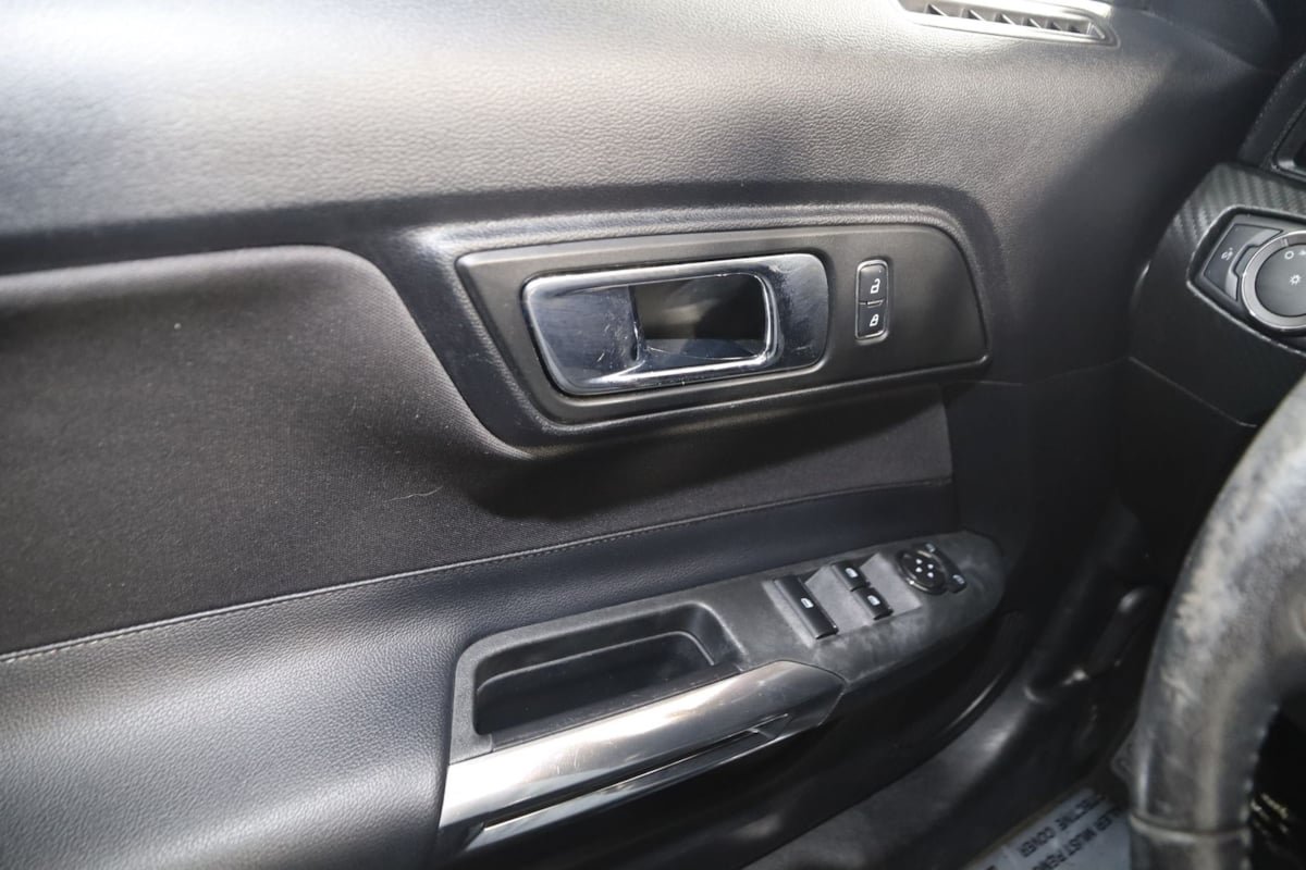 Used 2017 Ford Mustang Convertible RWD image 31