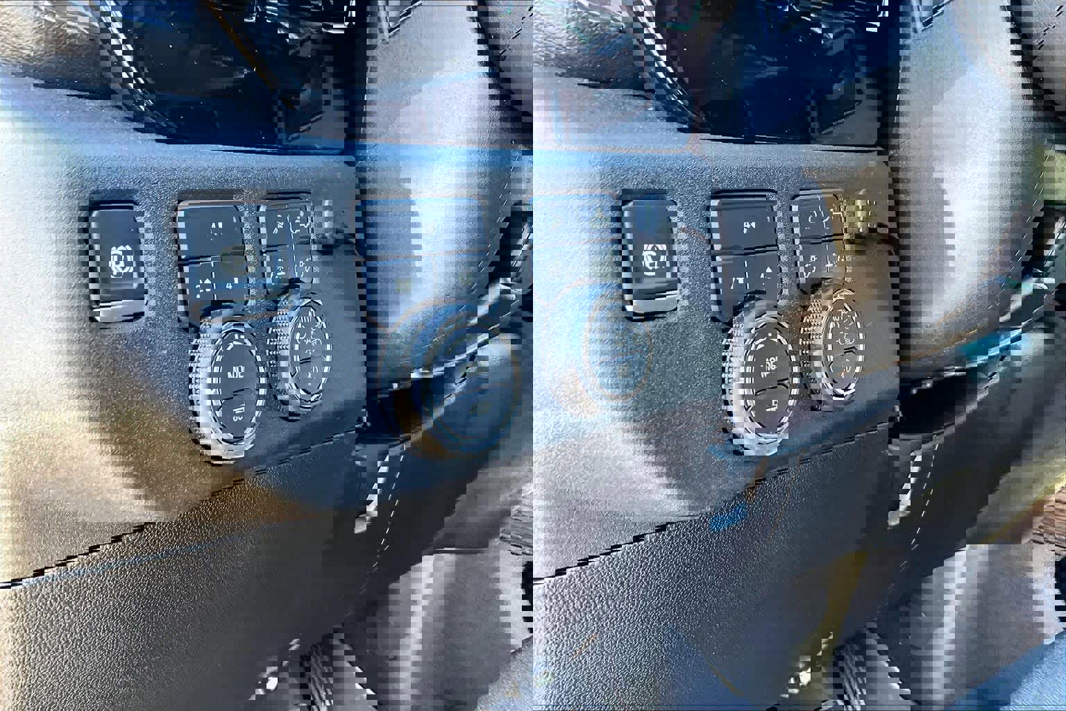 Used 2025 Chevrolet Silverado 2500 LT w/ Convenience Package image 35