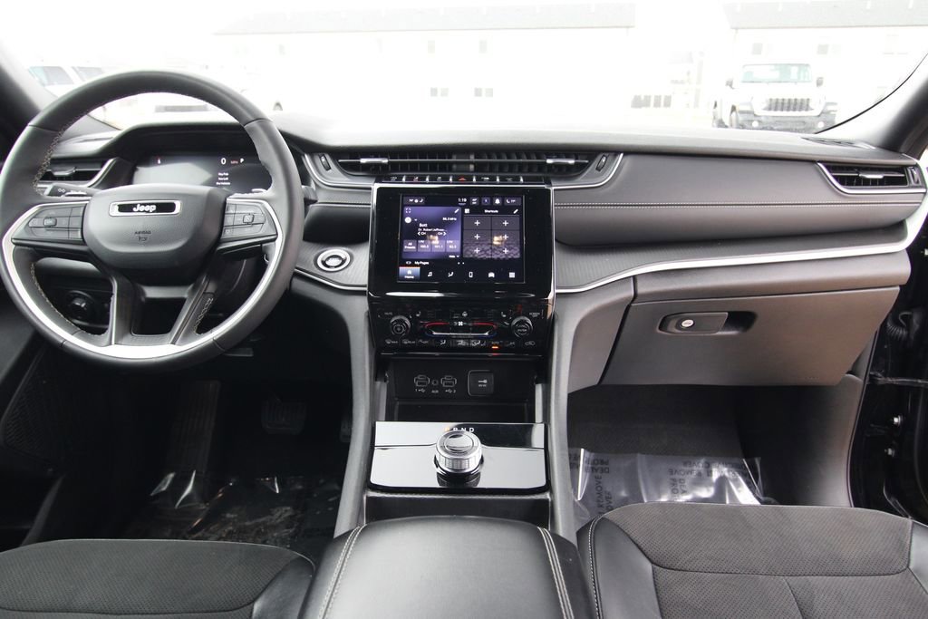 Used 2024 Jeep Grand Cherokee Altitude image 44