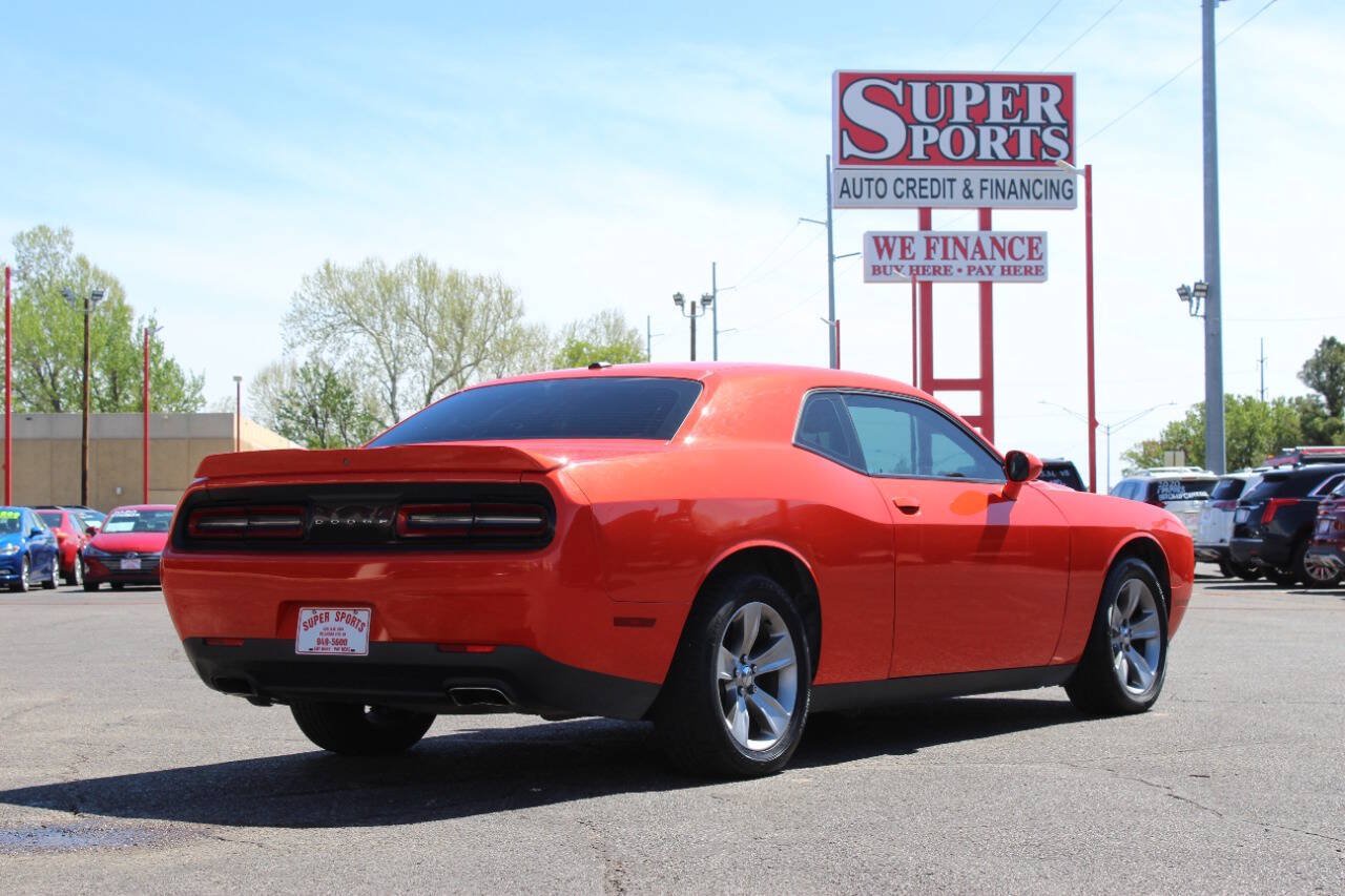 Used 2019 Dodge Challenger SXT RWD image 4
