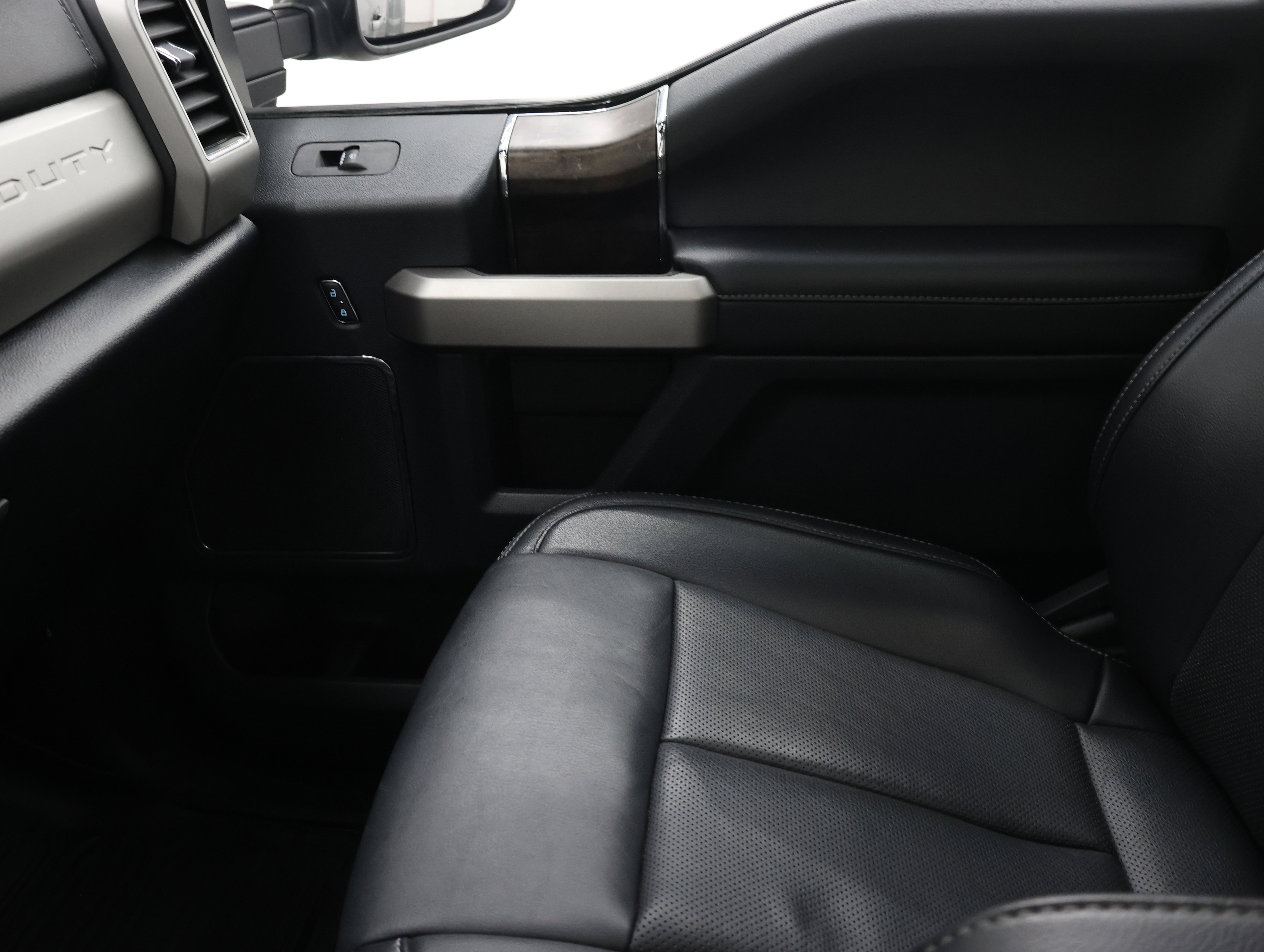 Used 2022 Ford F450 Lariat w/ Lariat Ultimate Package AWD/4WD image 14