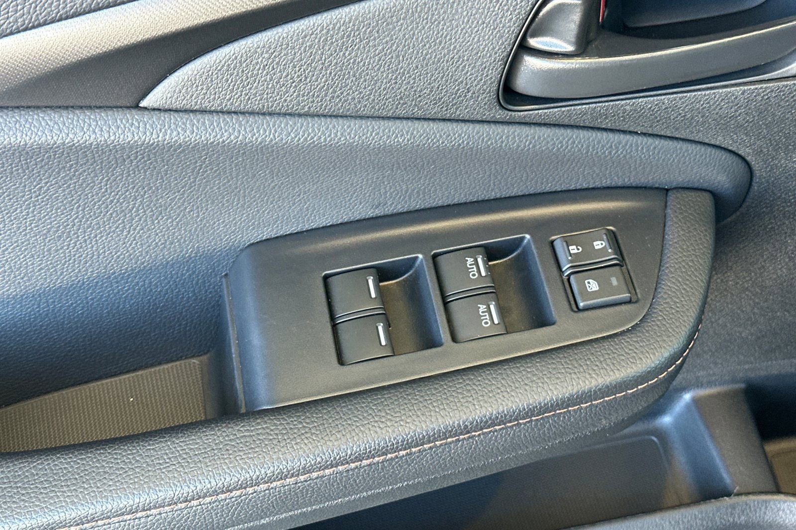 Used 2025 Honda Ridgeline TrailSport image 11