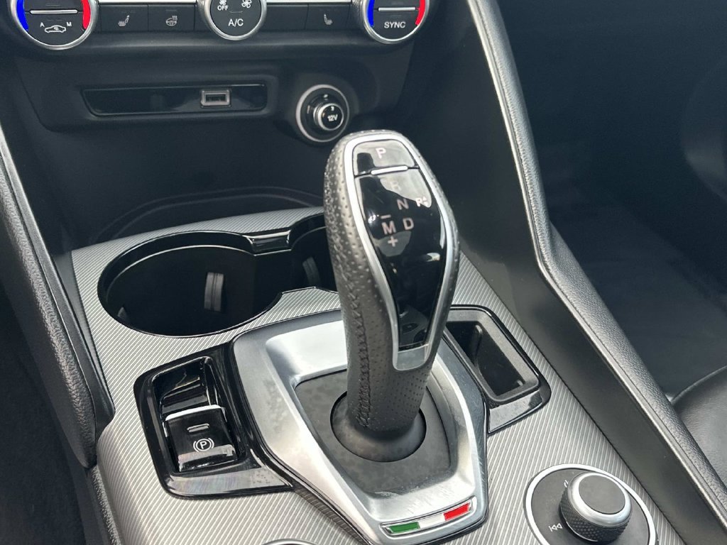 Used 2025 Alfa Romeo Giulia AWD image 22