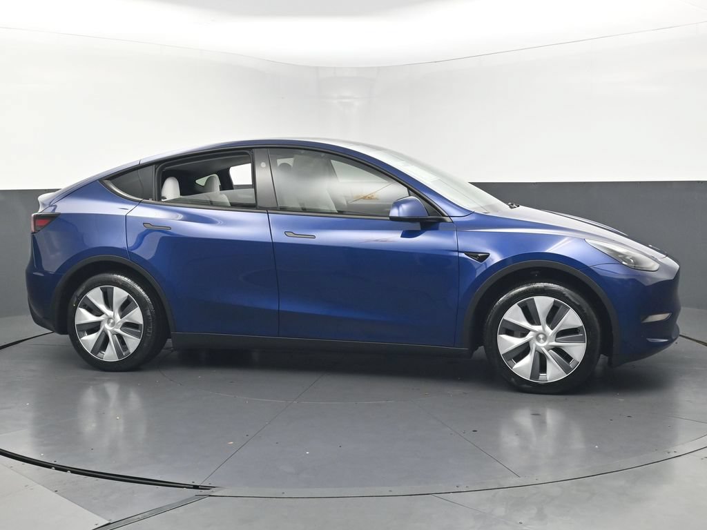 Used 2024 Tesla Model Y 2WD image 5