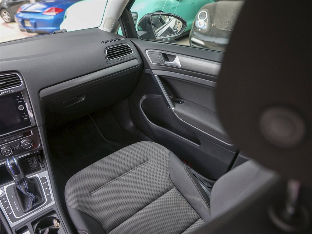 Used 2019 Volkswagen e-Golf SE w/ Driver Assistance Package image 30