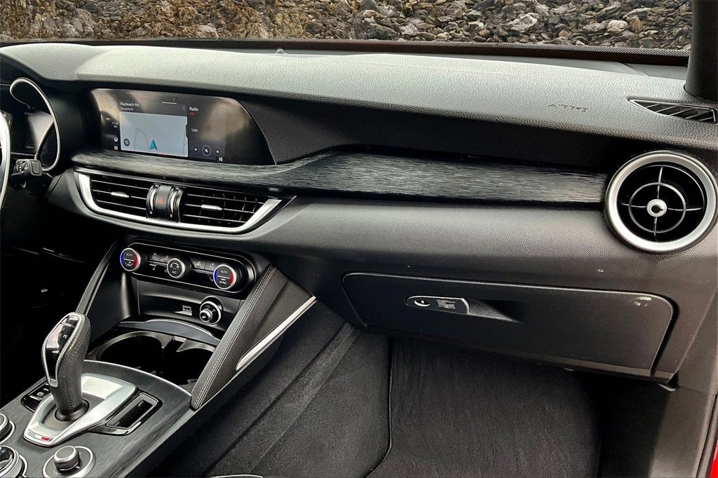 Used 2022 Alfa Romeo Stelvio Sprint image 14