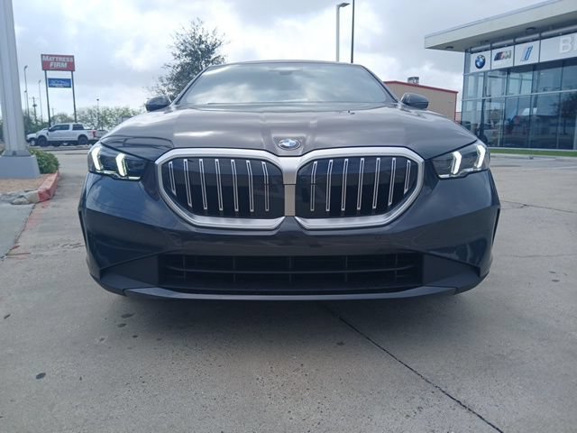 New 2026 BMW 530i RWD image 2