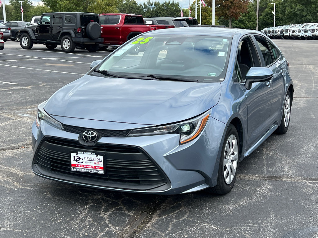 Used 2025 Toyota Corolla LE FWD image 2