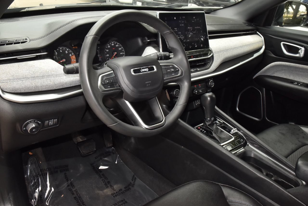 Used 2024 Jeep Compass Latitude AWD/4WD image 32