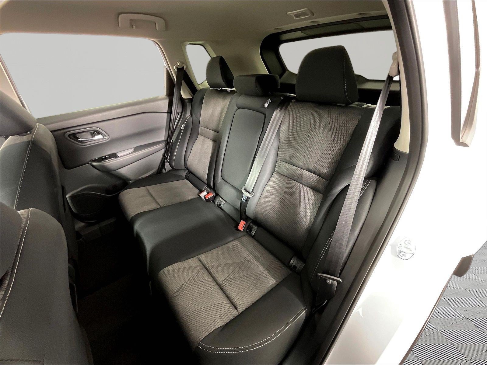 New 2026 Nissan Rogue SV AWD/4WD image 17