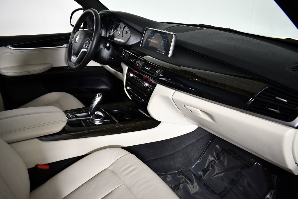 Used 2018 BMW X5 xDrive40e w/ Driving Assistance Package image 21