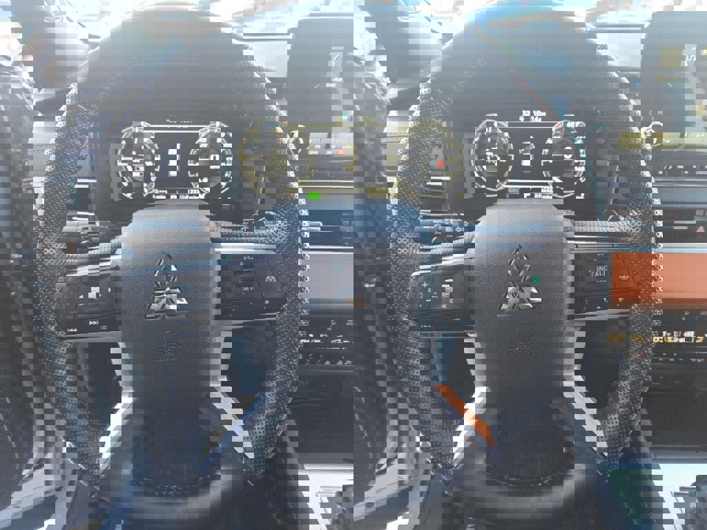 Used 2023 Mitsubishi Outlander SEL image 14