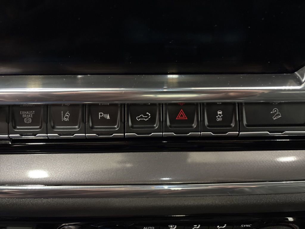 Used 2024 Chevrolet Silverado 3500 High Country w/ High Country Premium Package AWD/4WD image 23