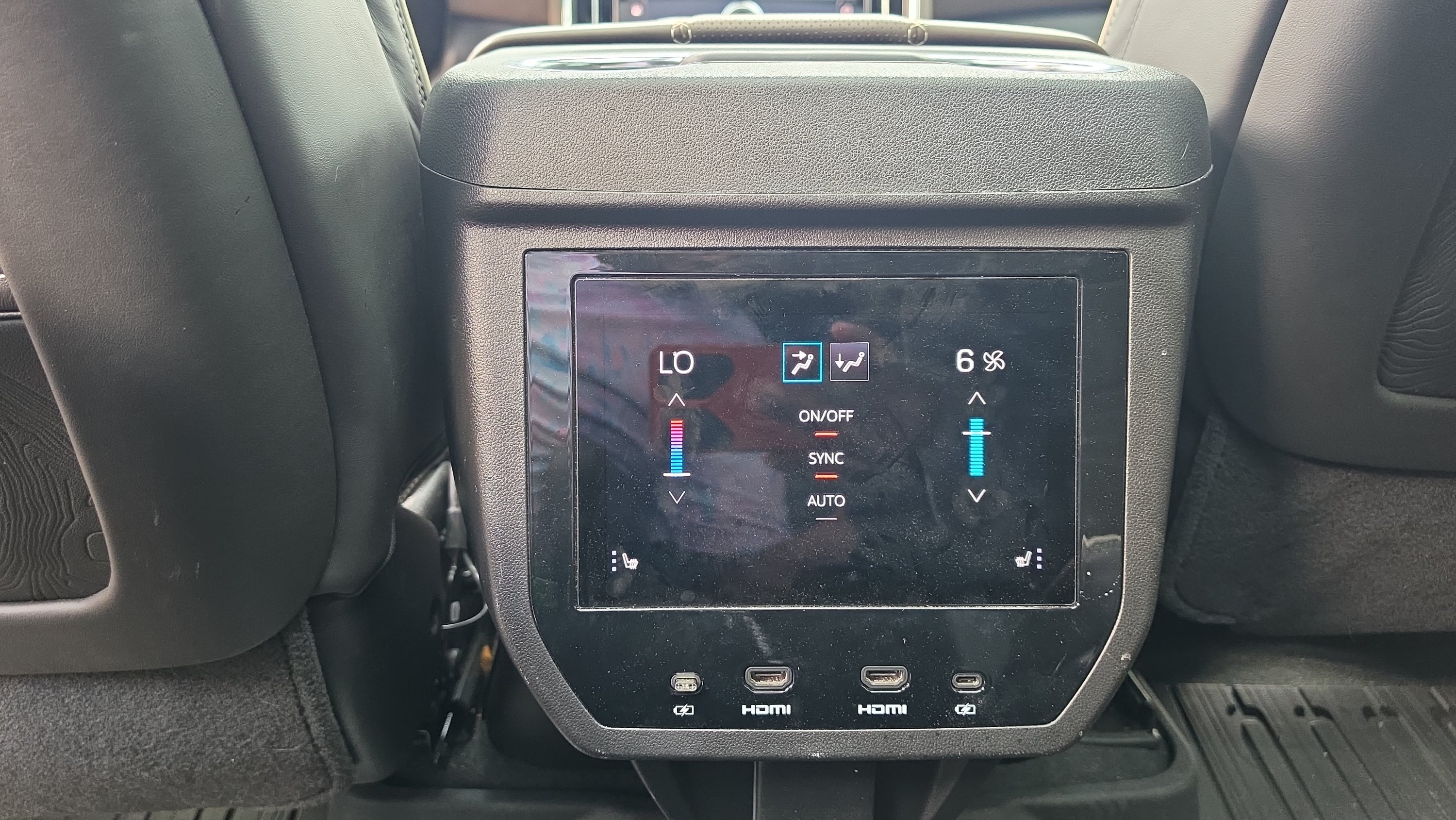 Used 2025 GMC Yukon XL Denali Ultimate w/ LPO, Floor Liner Package AWD/4WD image 24