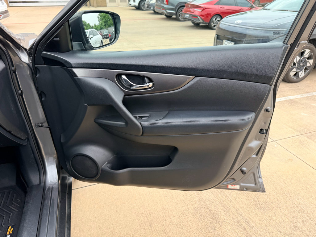Used 2016 Nissan Rogue SV w/ SV Premium Package FWD image 11