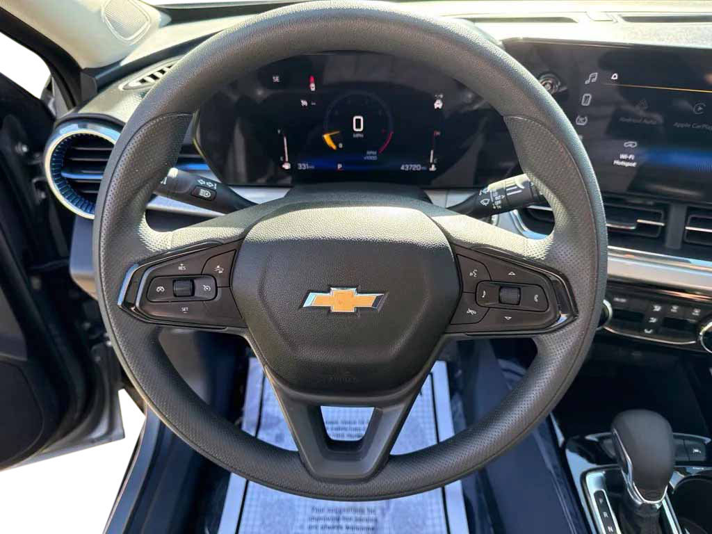 Used 2025 Chevrolet Trax LT FWD image 15