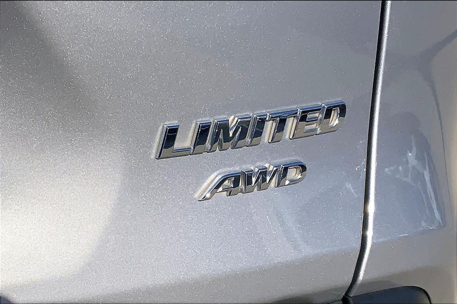 Used 2020 Toyota RAV4 Limited AWD/4WD image 10