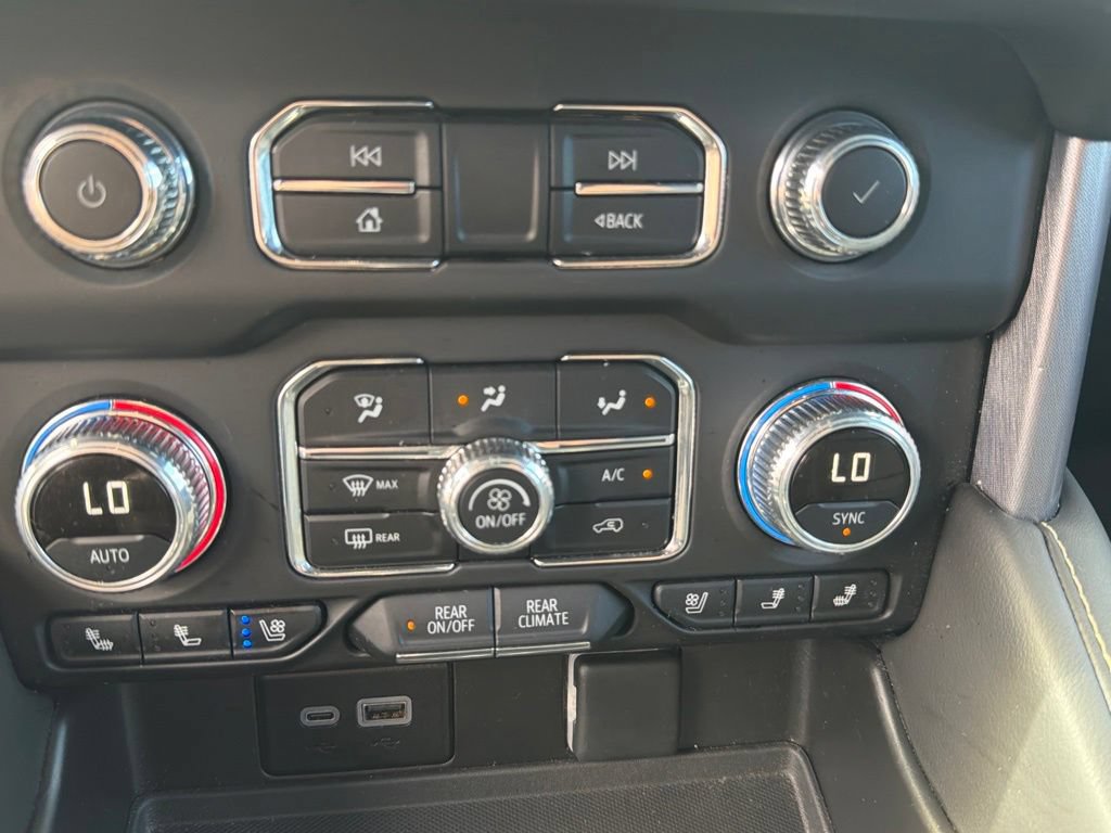 Used 2024 GMC Yukon SLT AWD/4WD image 39