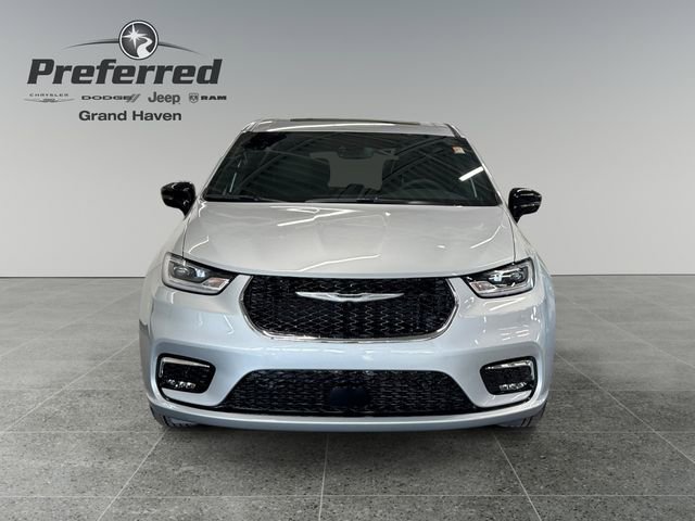New 2026 Chrysler Pacifica Select image 4