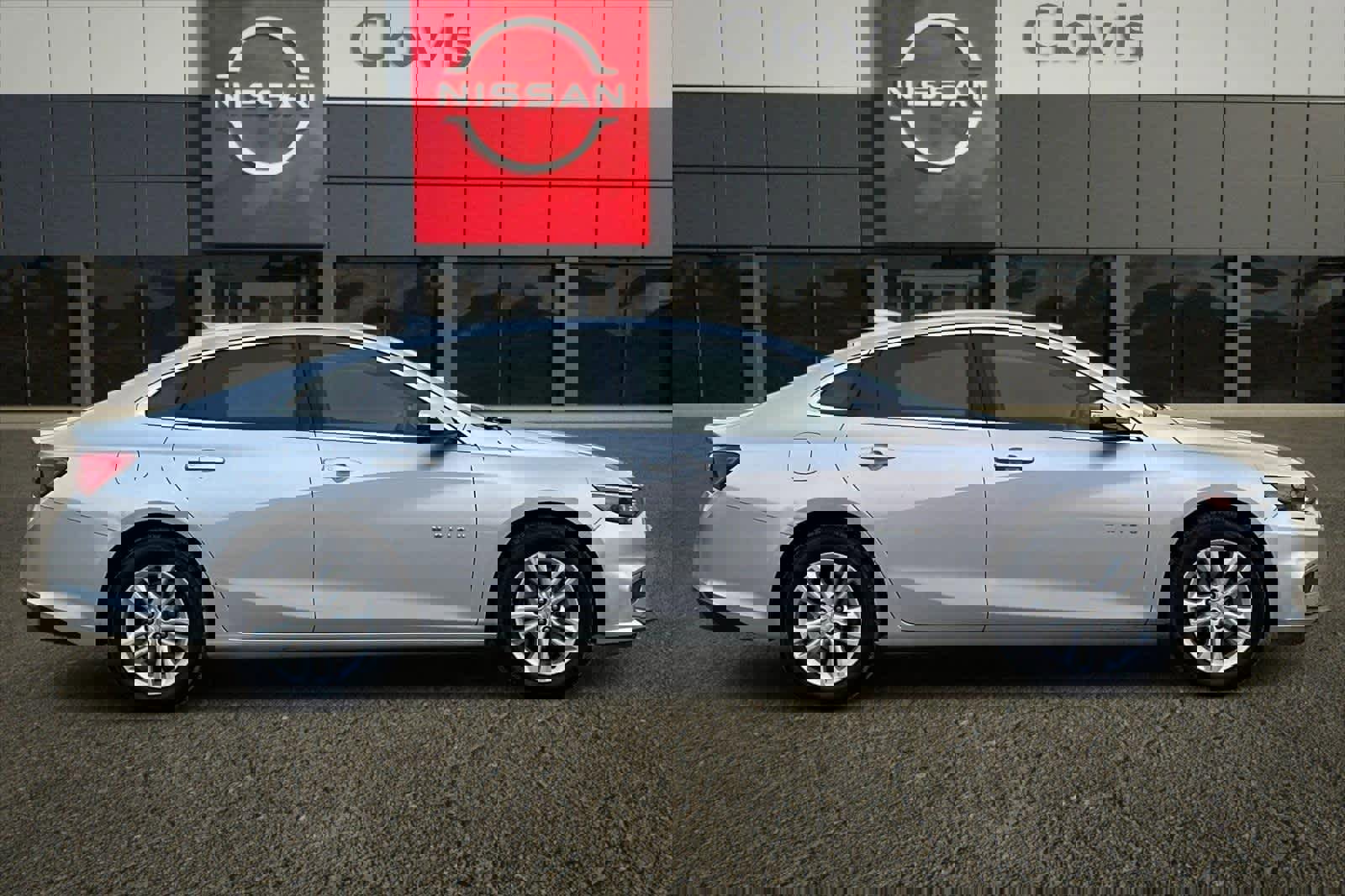 Used 2017 Chevrolet Malibu LT image 9