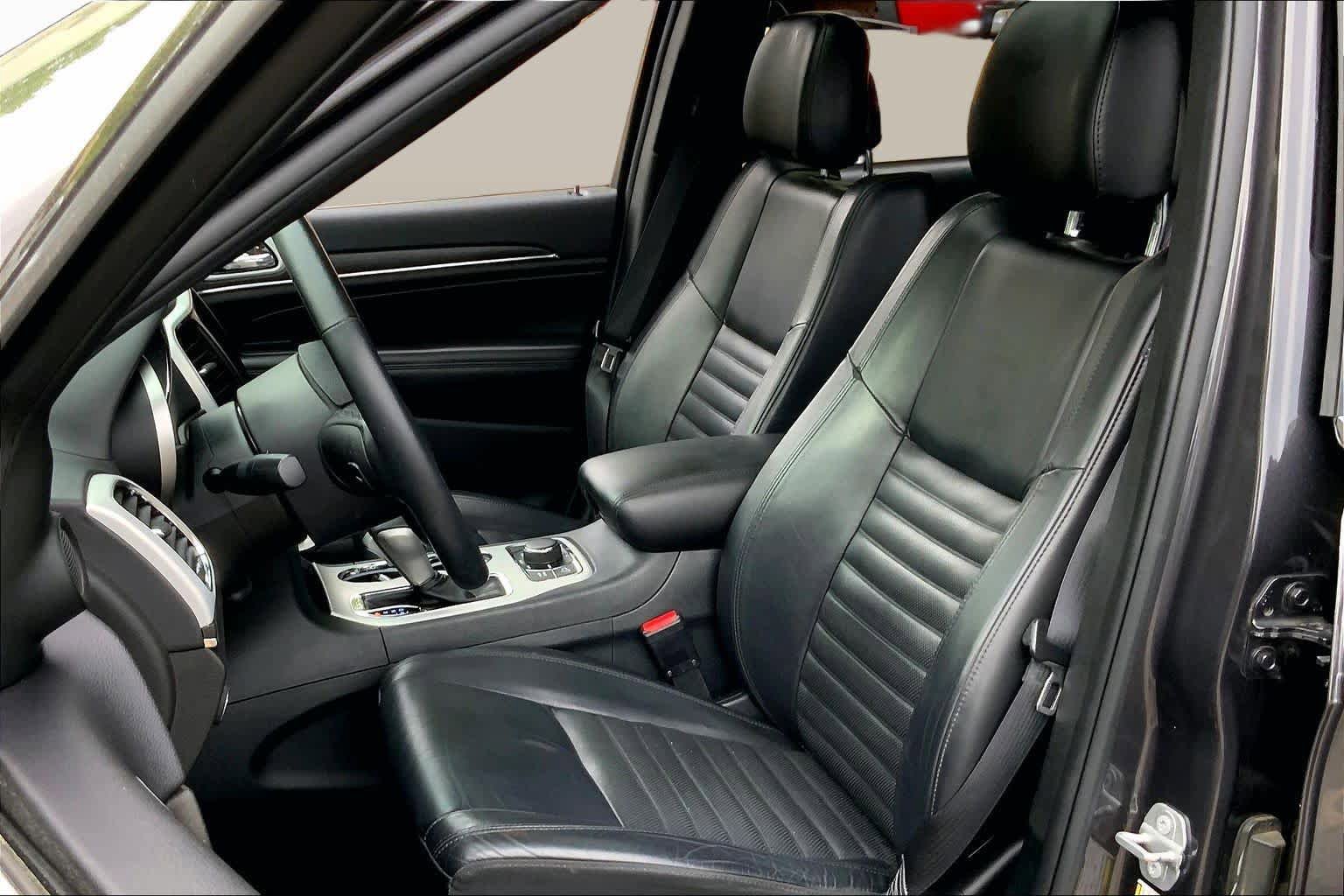 Used 2018 Jeep Grand Cherokee Limited AWD/4WD image 8