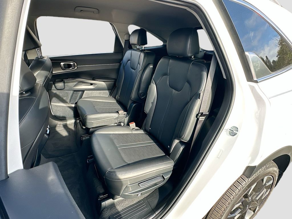 Certified 2025 Kia Sorento EX image 24
