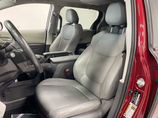 Used 2021 Toyota Sienna XLE image 11
