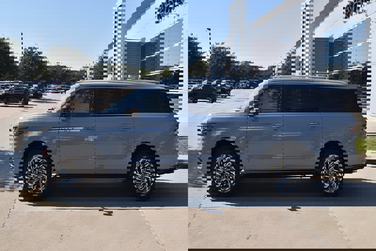 New 2025 Lincoln Navigator L Reserve image 18