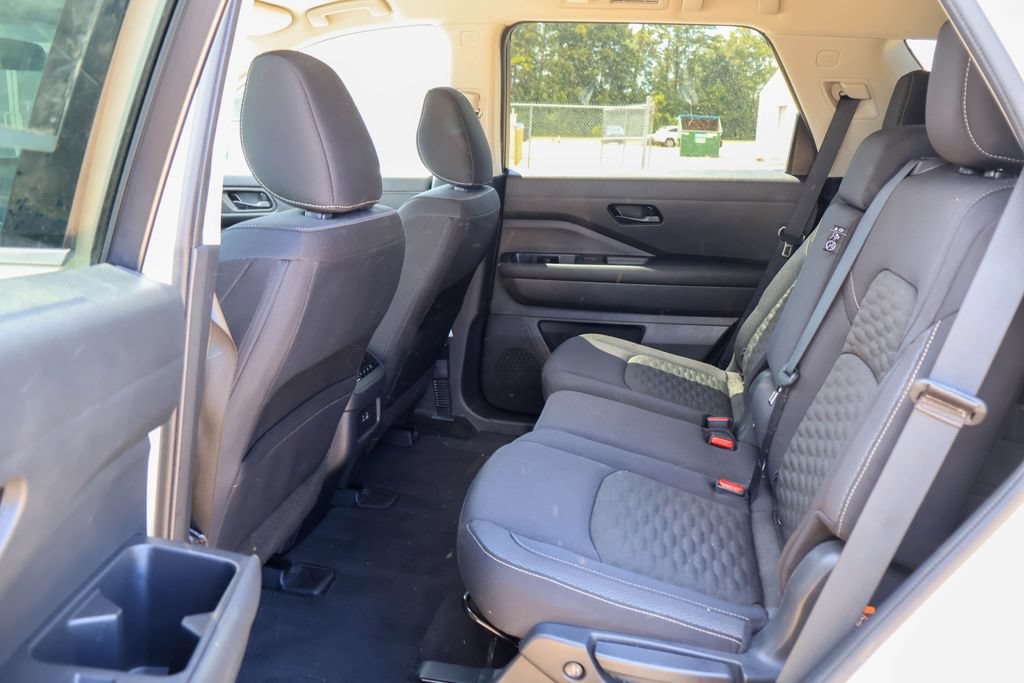 Used 2024 Nissan Pathfinder SV AWD/4WD image 9