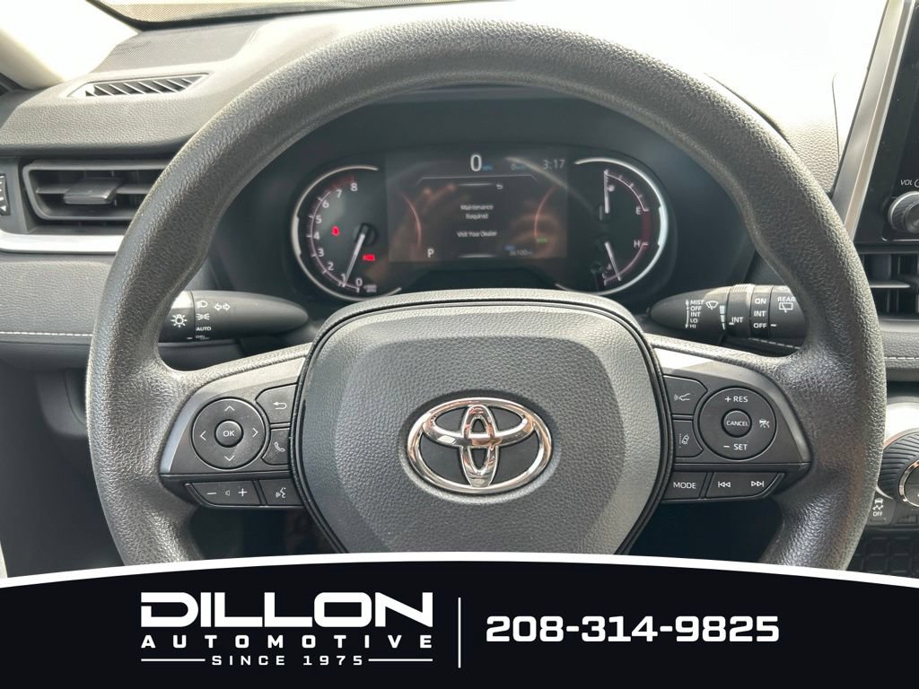 Used 2025 Toyota RAV4 XLE AWD/4WD image 2