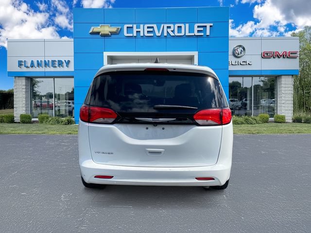 Used 2023 Chrysler Voyager LX FWD image 4