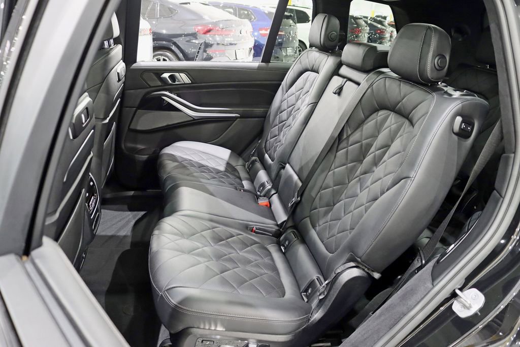 Used 2023 BMW X7 xDrive40i w/ Executive Package image 29