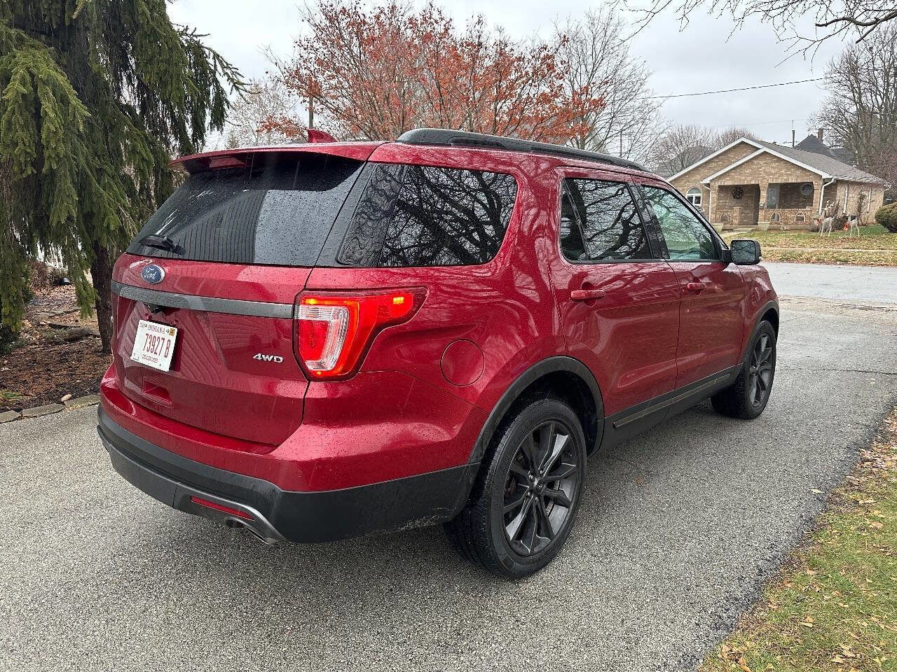Used 2017 Ford Explorer XLT w/ Equipment Group 202A image 7