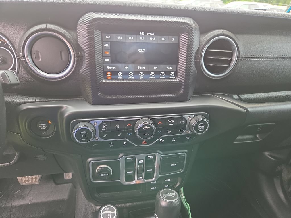 Used 2018 Jeep Wrangler Unlimited Sahara w/ Cold Weather Group AWD/4WD image 18
